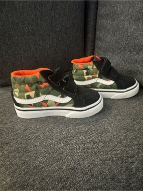 Vans Kids High-Top Camouflage Sneakers with Orange Lining